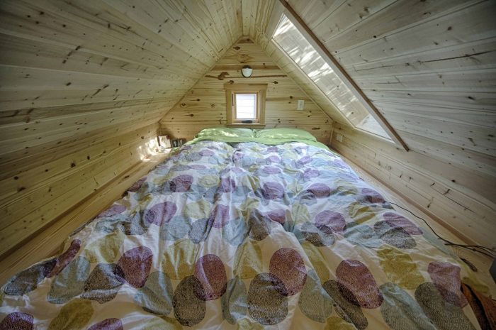 Sweet-Pea-Tiny-House-Sleeping-Loft.jpg
