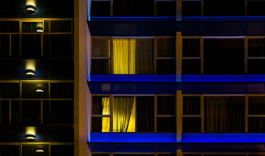lights_night_blue_colorful_building_portland_cutains_hotel-458088.jpg